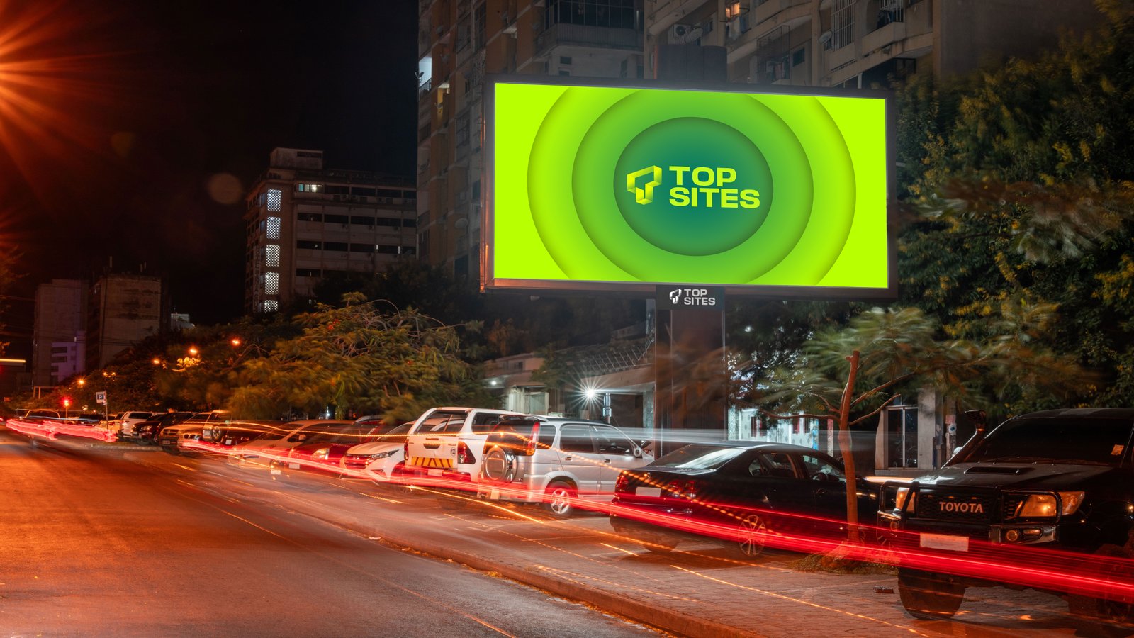 Estrutura de outdoor digital Topsites em destaque na cidade